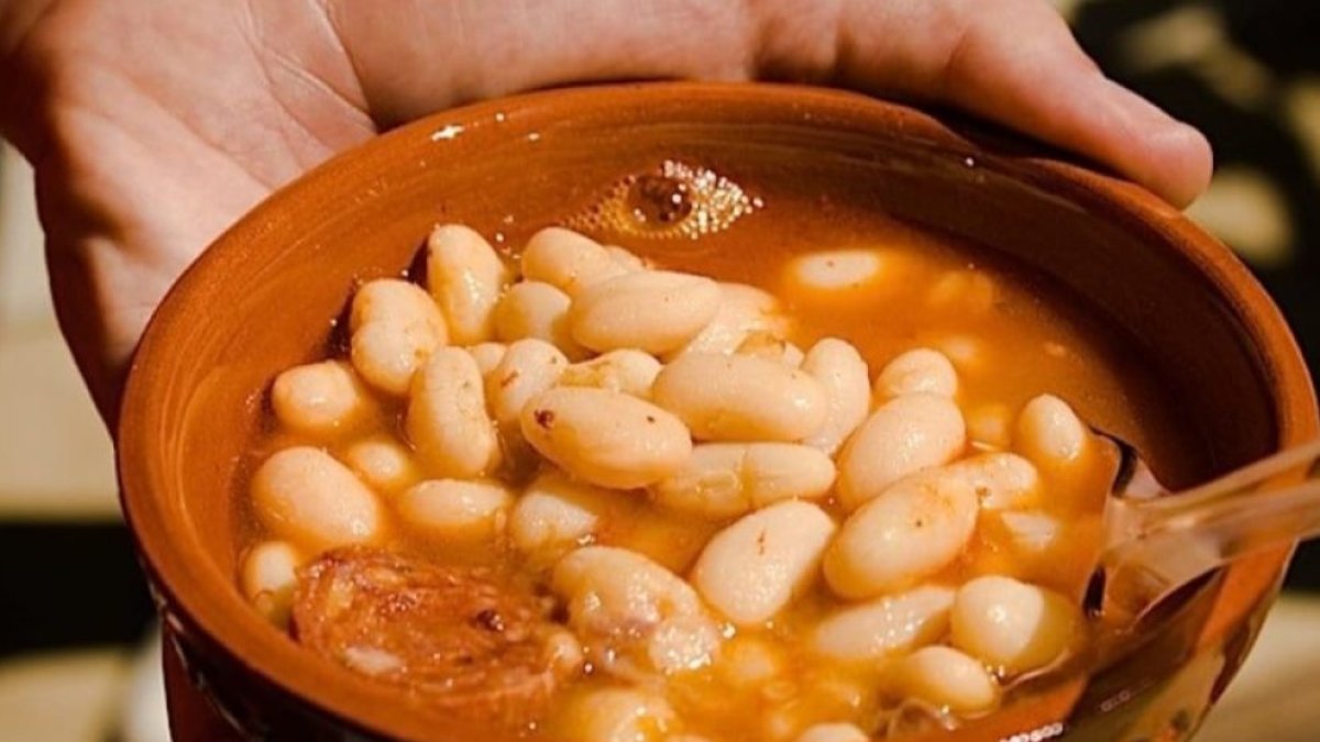 Buen plato de alubias con reconocimiento que solo puede comerse en Castilla y León.