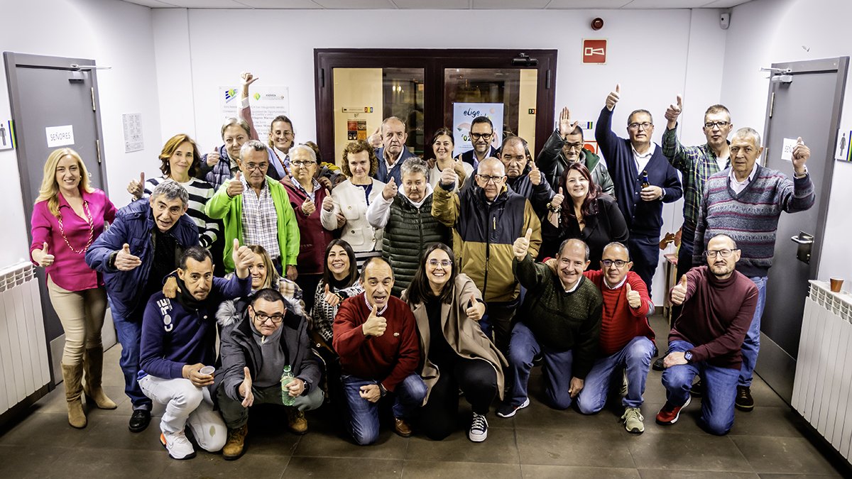 Los usuarios de ASOVICA celebran en la residencia