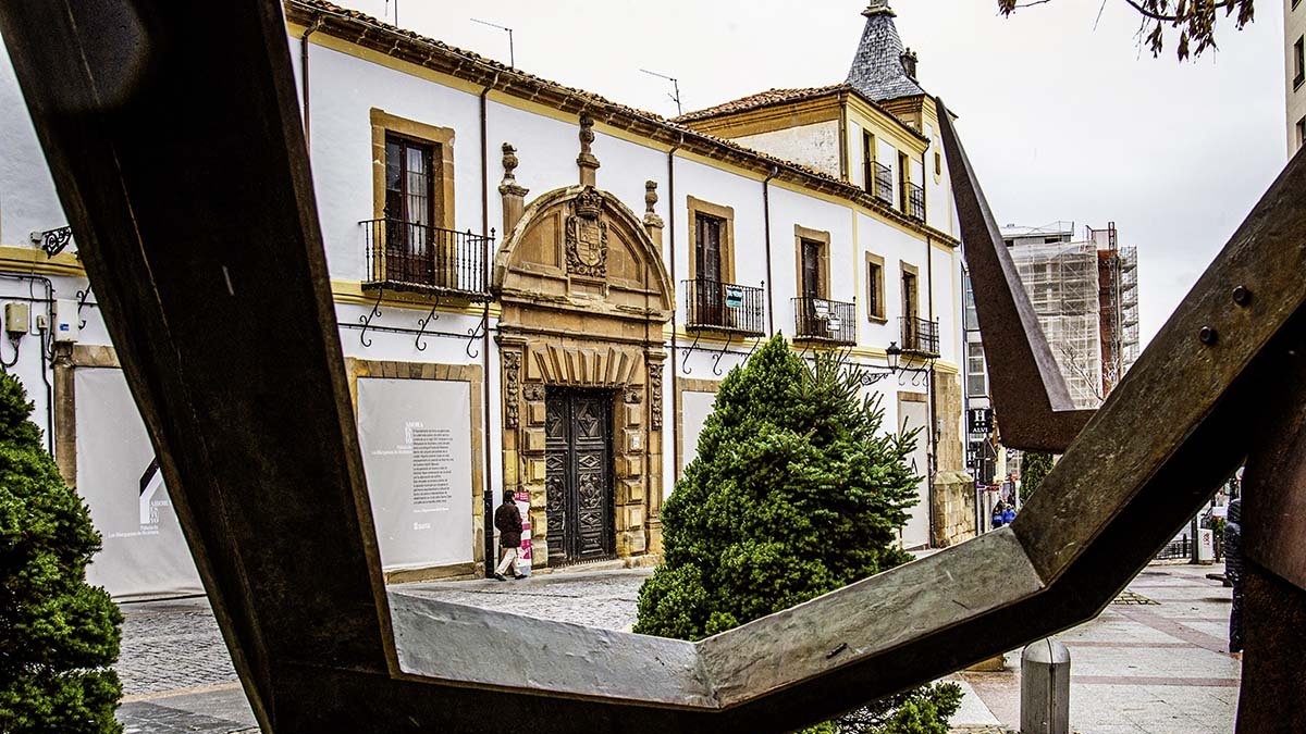 Fachada principal del Palacio de los Alcántara.