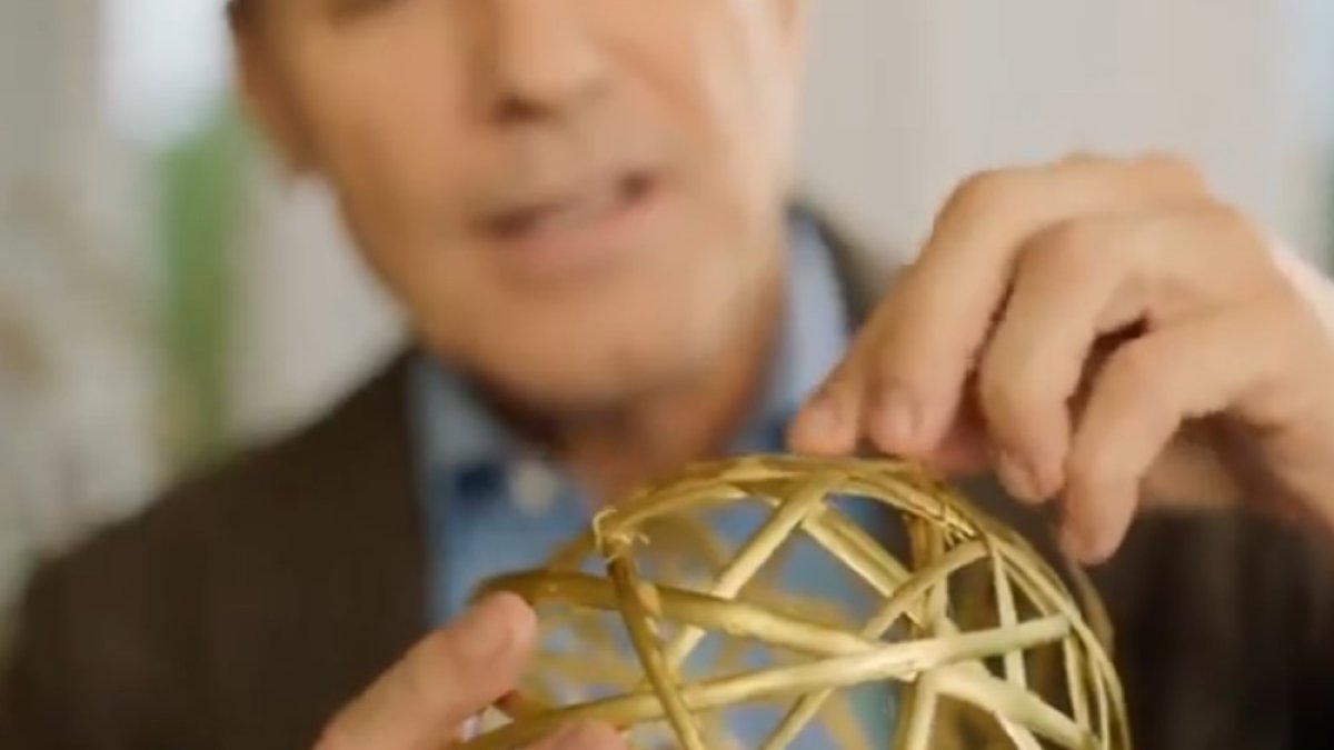 Captura del vídeo promocional de Ágreda de Ferrero Rocher, compartido por Alfonso Fernández Mañueco.