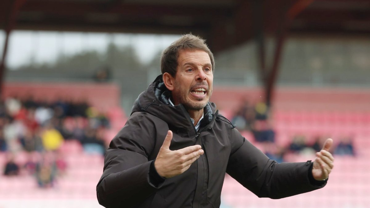 El entrenador del Numancia, Aitor Calle, durante el partido.