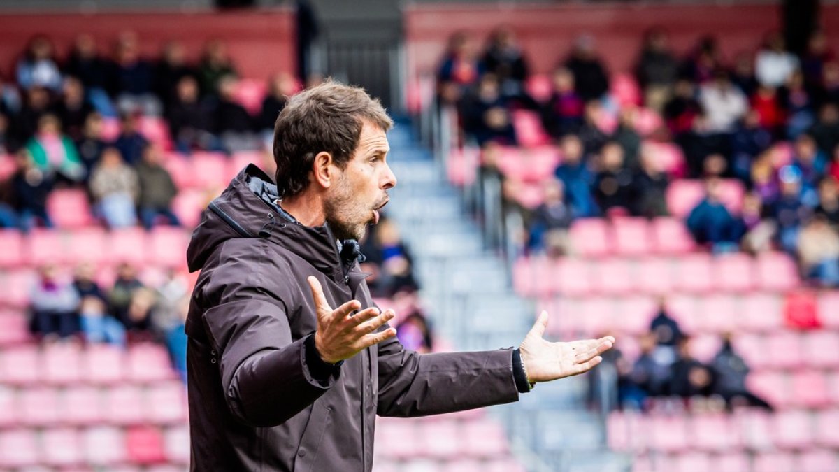 Aitor Calle durante el encuentro ante el Rayo Cantabria en el que fue expulsado.