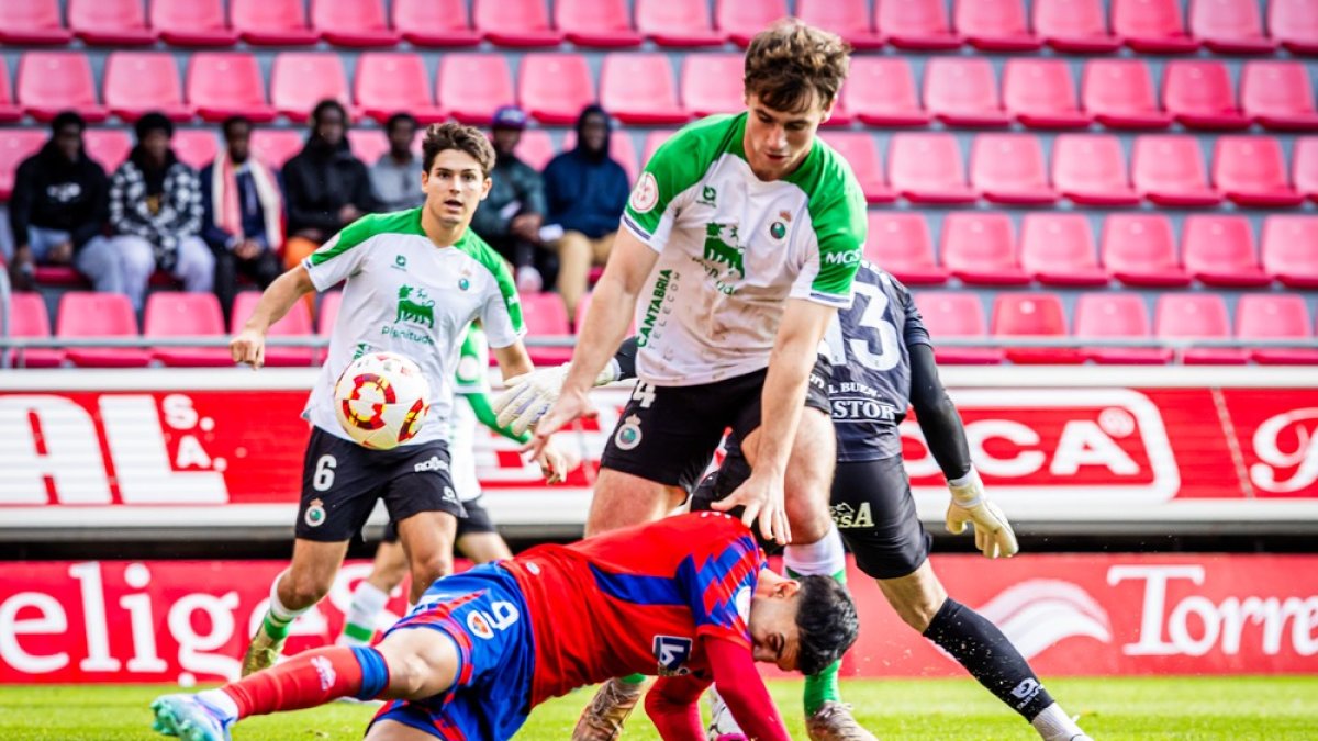 Imagen de la victoria del Numancia ante el Rayo Cantabria en la primera vuelta.