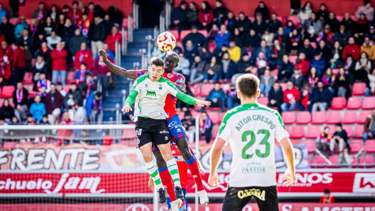 Imagen del Numancia-Rayo Cantabria de la primera vuelta en Los Pajaritos
