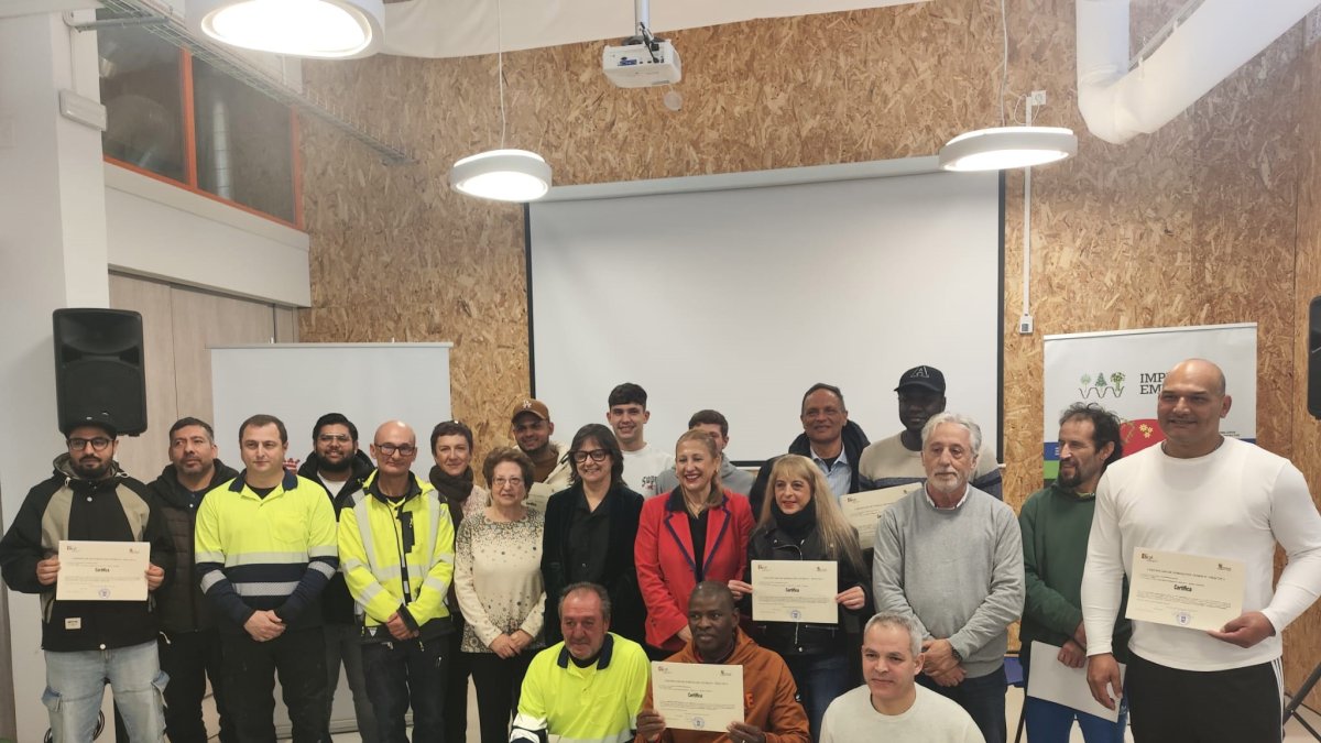 El taller 'Duero XVI' forma a 14 alumnos en construcción y fontanería, perfiles demandados en Soria .