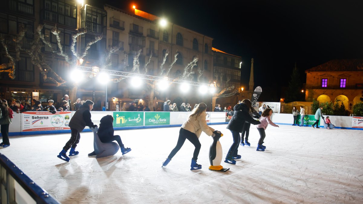 La pista de hielo conoció ayer su primera jornada.