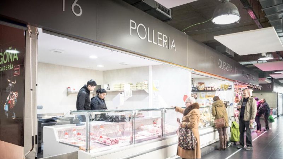 Nuevo puesto en el mercado municipal de Soria.