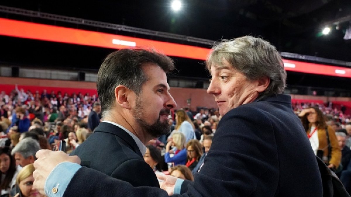 Tudanca y Martínez Mínguez en el comienzo del Congreso del PSOE.
