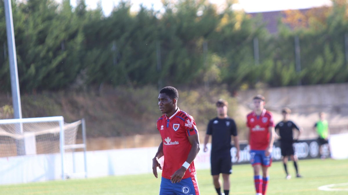 Cristian Godson fue el protagonista de la victoria del Numancia B con su media docena de goles.