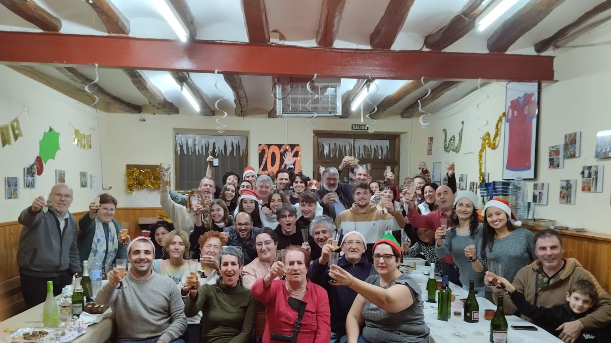 Celebración de la Nochevieja adelantada en Ventosa de San Pedro.