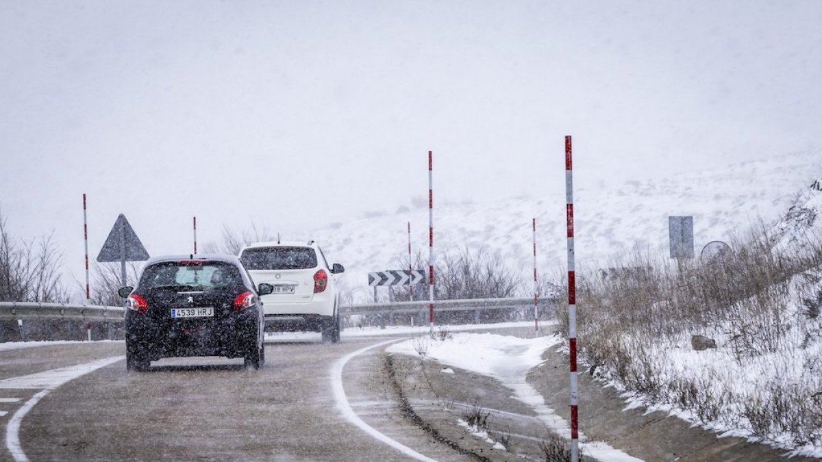 Nieve en una carretera soriana en una imagen de archivo