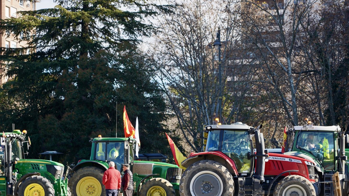 Tractorada en Valladolid para denunciar la situación del sector agrario.
