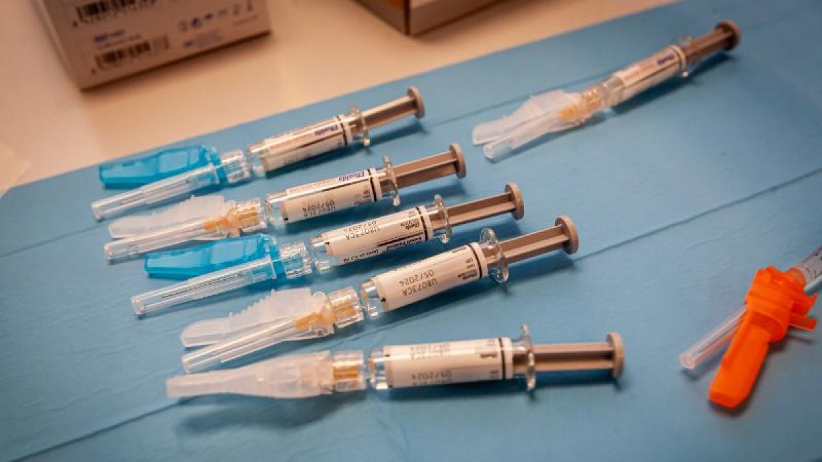 Dosis de vacuna en un centro de salud.