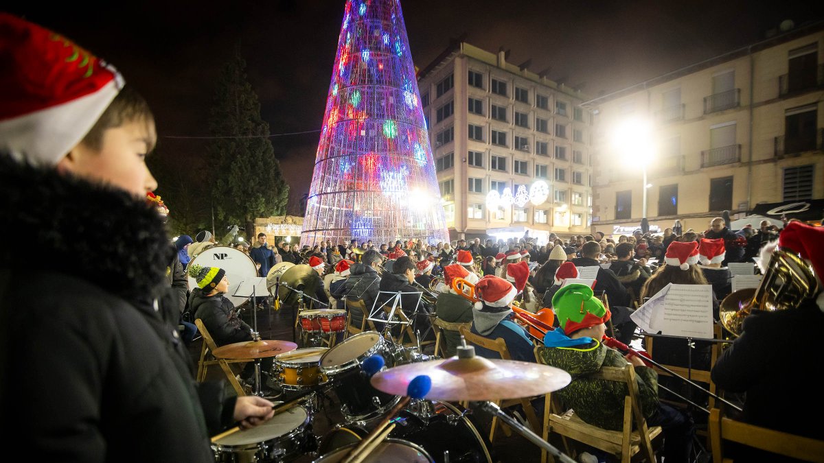El Conservatorio de Soria ha sido el encargado en ofrecer este acto previo a las fiestas de Navidad.