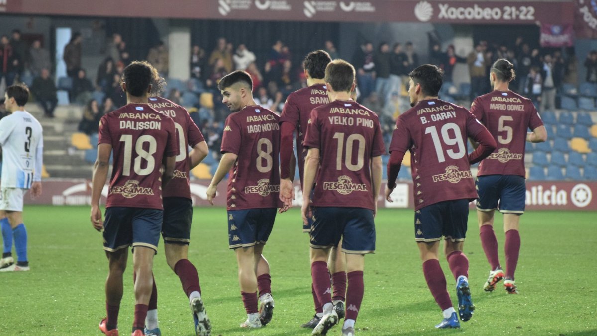 El Pontevedra hizo los deberes al vencer a la Gimnástica Torrelavega.