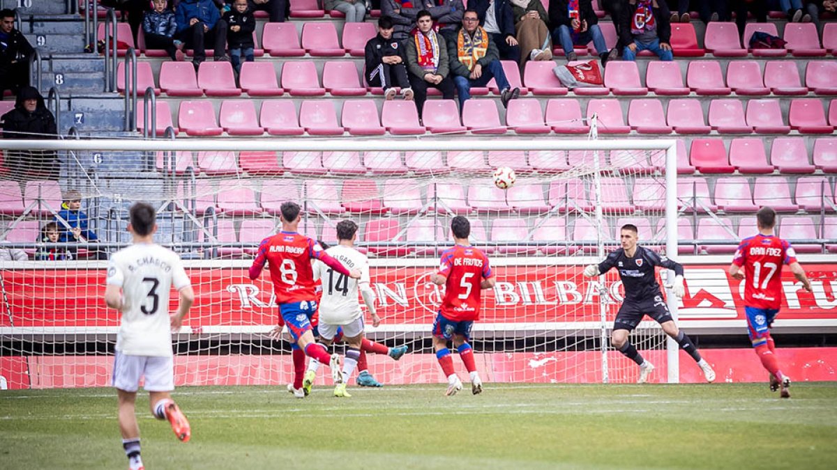 El partido ante el filial navarro ocupa el hueco que deja el primer fin de semana del año sin competición.