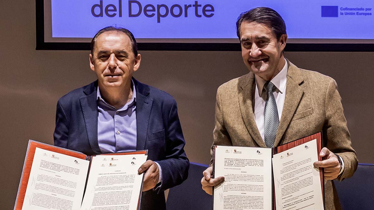Benito Serrano y Juan Carlos Suárez-Quiñones, en la firma del convenio.