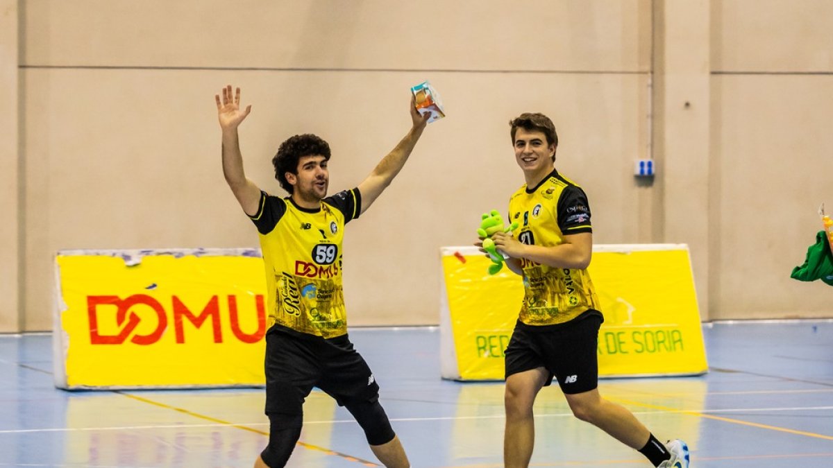 El Balonmano Soria mantiene el liderato tras ganar en León