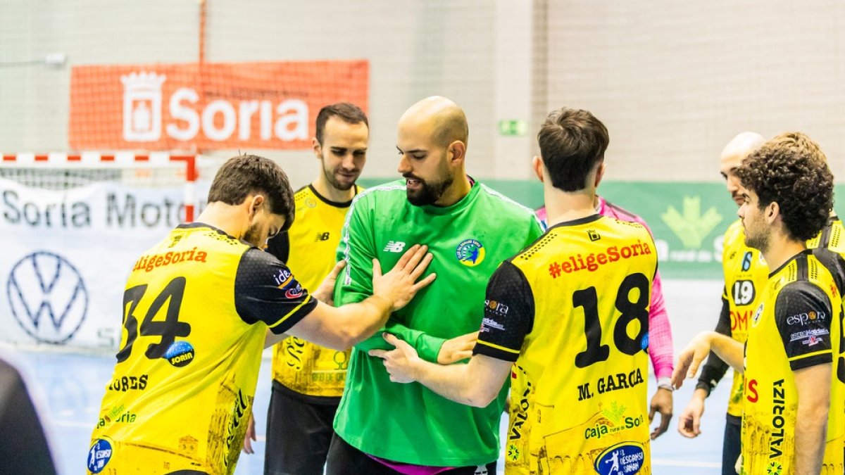 Los jugadores del Balonmano Soria durante un encuentro en el San Andrés.