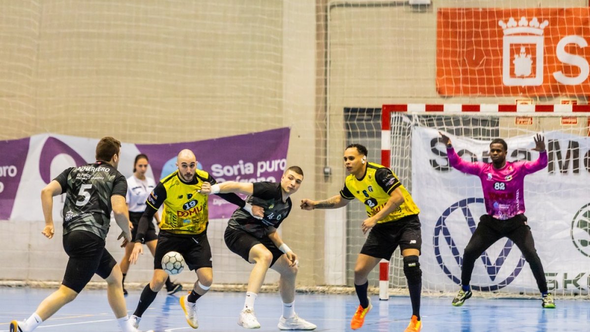 El Balonmano Soria encajaba en Avilés la segunda derrota de la temporada.