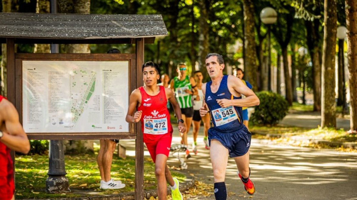 El joven fondista soriano, Beltrán Flores, durante la pasada edición de la Media Maratón Abel Antón y 5K Fermín Cacho.