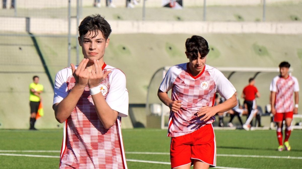 El soriano Álvaro Chacobo celebra el gol anotado ante Ceuta.