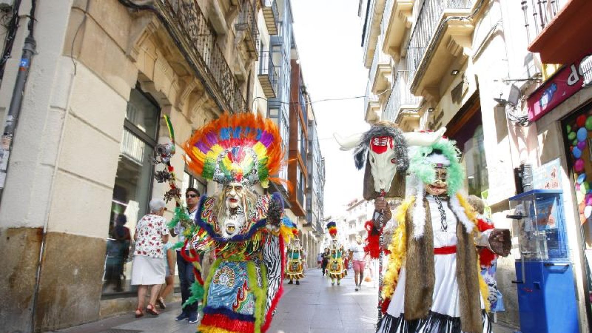 Imagen de archivo de un desfile de inmigrantes latinoamericanos en Soria.