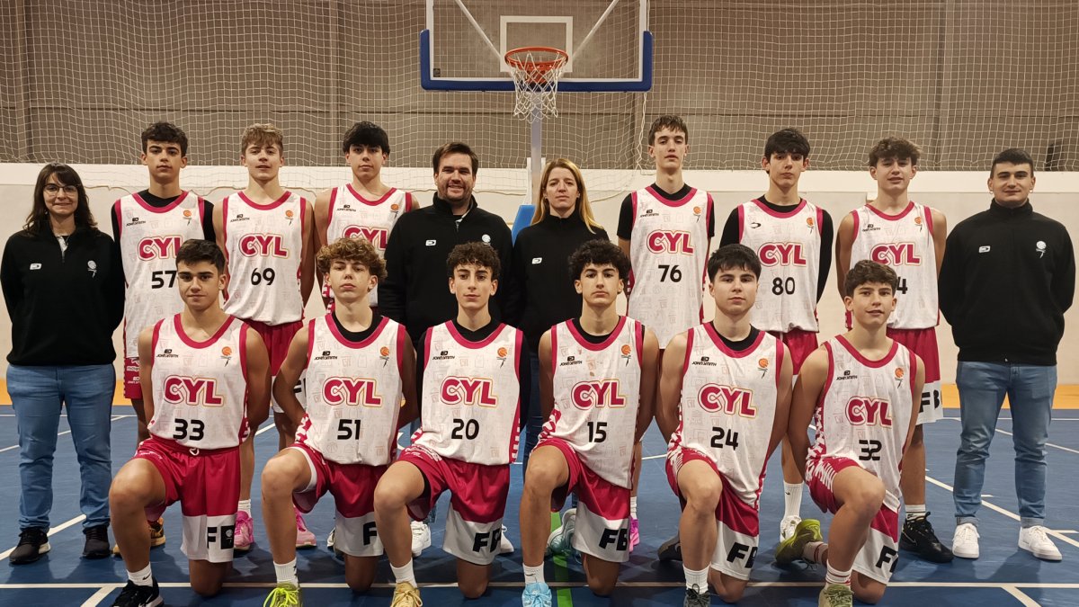 Luis Cerezo junto a la selección de Castilla y León con la que juega
