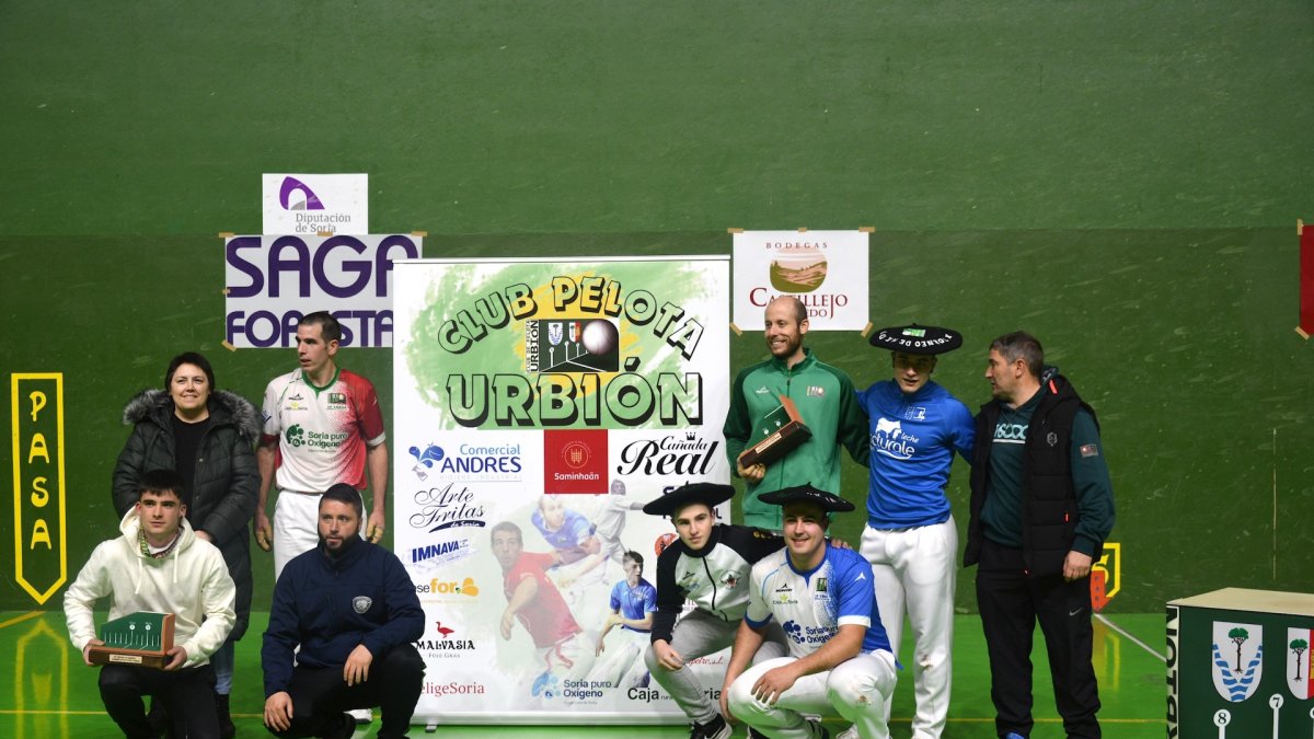 Cuadro de ganadores del XV Torneo de Navidad de Pelota cuyas finales se han celebrado este sábado en Duruelo de la Sierra.