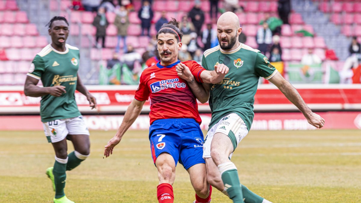 El Numancia iniciaba 2024 goleando al Cacereño en Los Pajaritos.