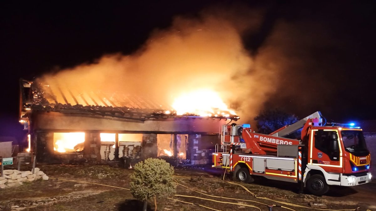 Llamas del incendio ocurrido junto a la Venta de Tiermes