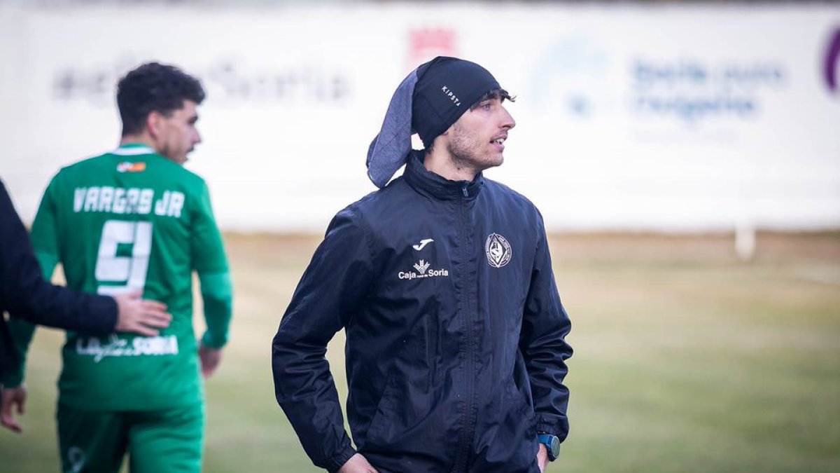 Carlos Carramiñana, entrenador del San José, durante un partido.