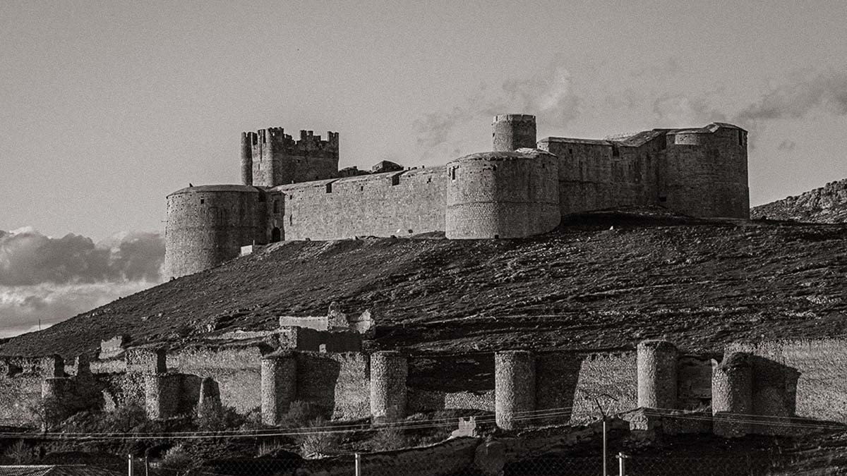 El Castillo de Berlanga, al fondo de la imagen.