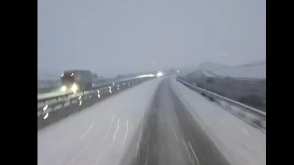 Nieve sobre la autovía A-15 esta mañana.
