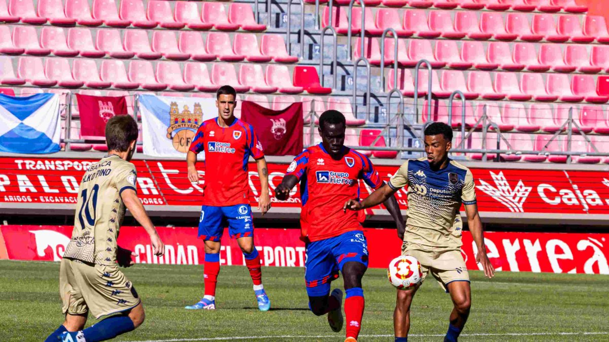 Dalisson junto a Mopustapha en el encuentro de la primera vuelta en Los Pajaritos.