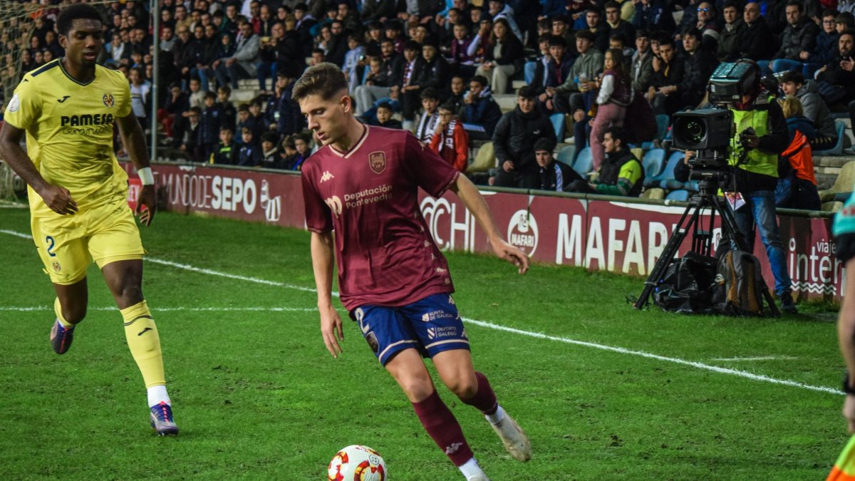 Javi Fontán, lateral derecho del Pontevedra.