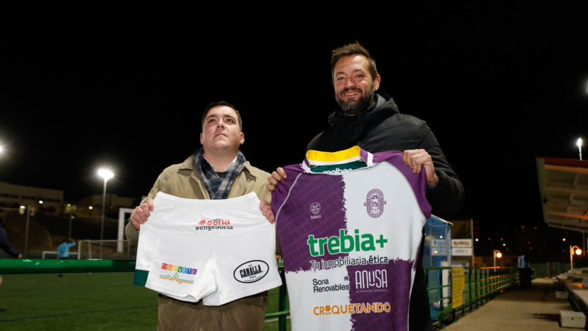 Presentación de las nuevas equipaciones del Ingenieros en un acto en el que estuvo el concejal de Deportes, Manuel Salvador.