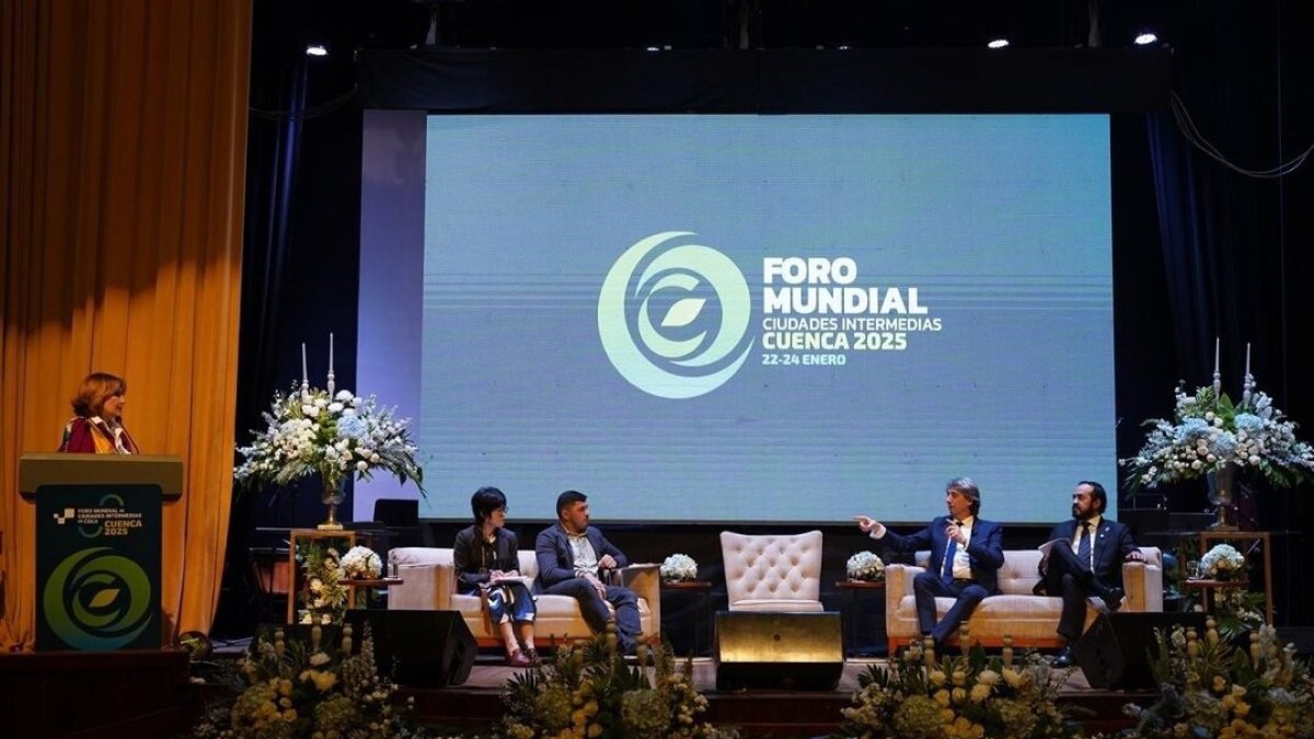 El alcalde de Soria participa en el Foro de Ciudades Intermedias en Cuenca (Ecuador) .