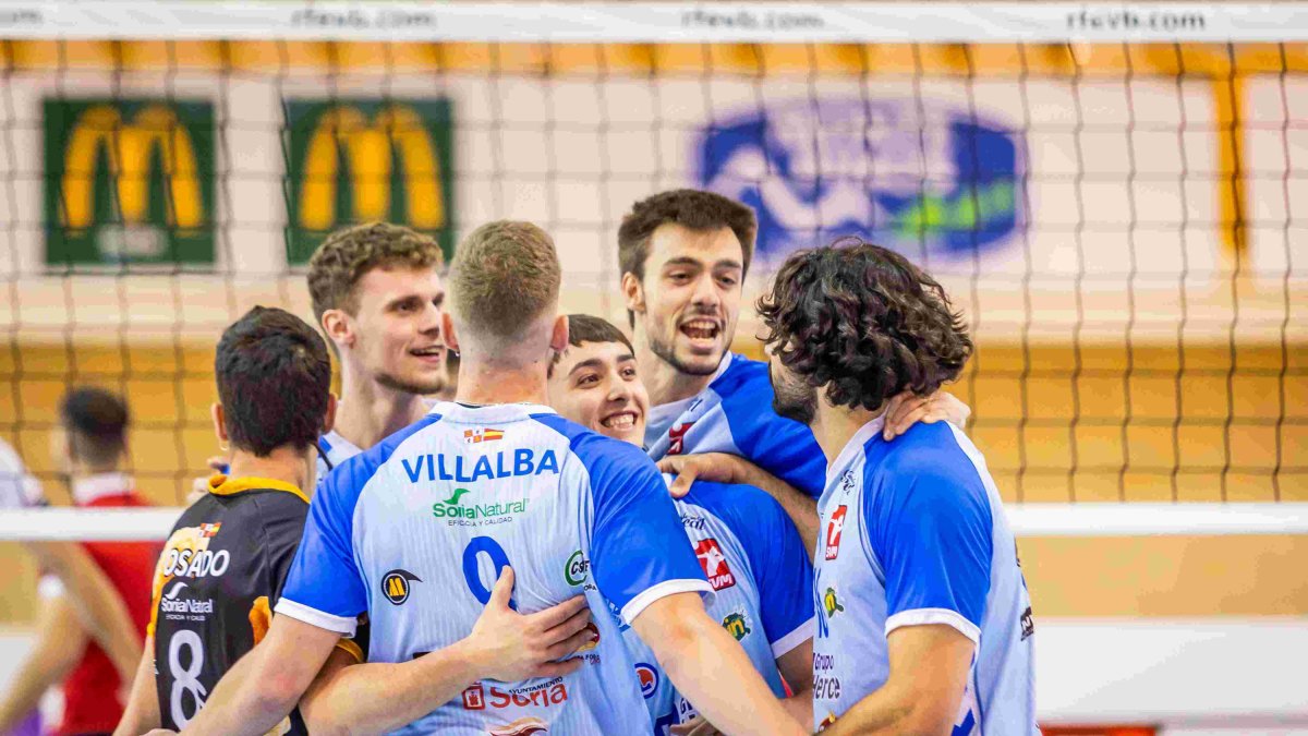 Jugadores del C.V. Grupo Herce durante un partido de Superliga.