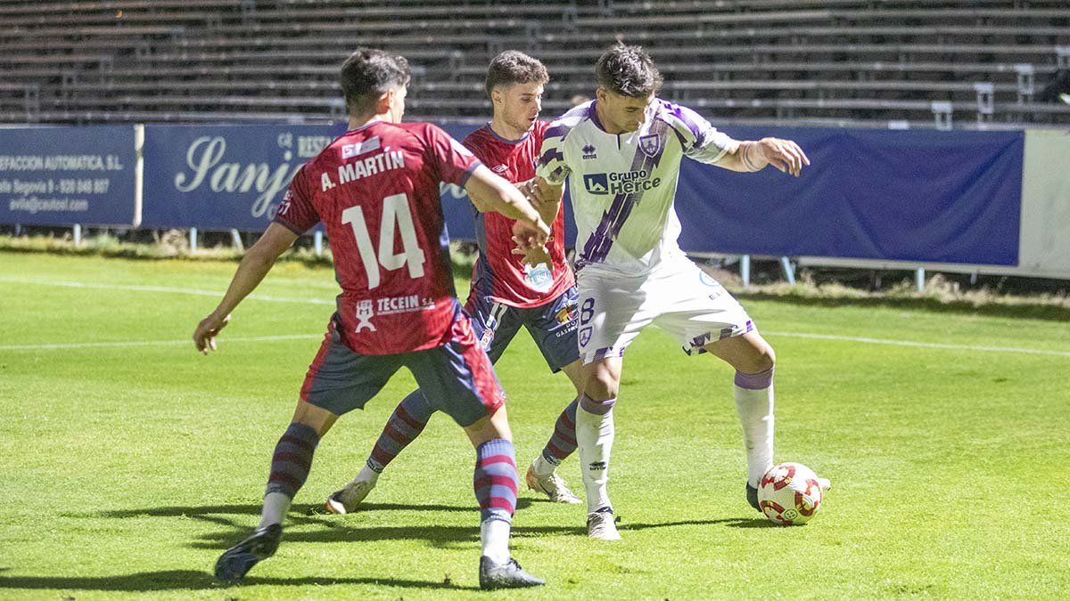 Imagen del partido de la primera vuelta entre Ávila y Numancia en el Adolfo Suárez.