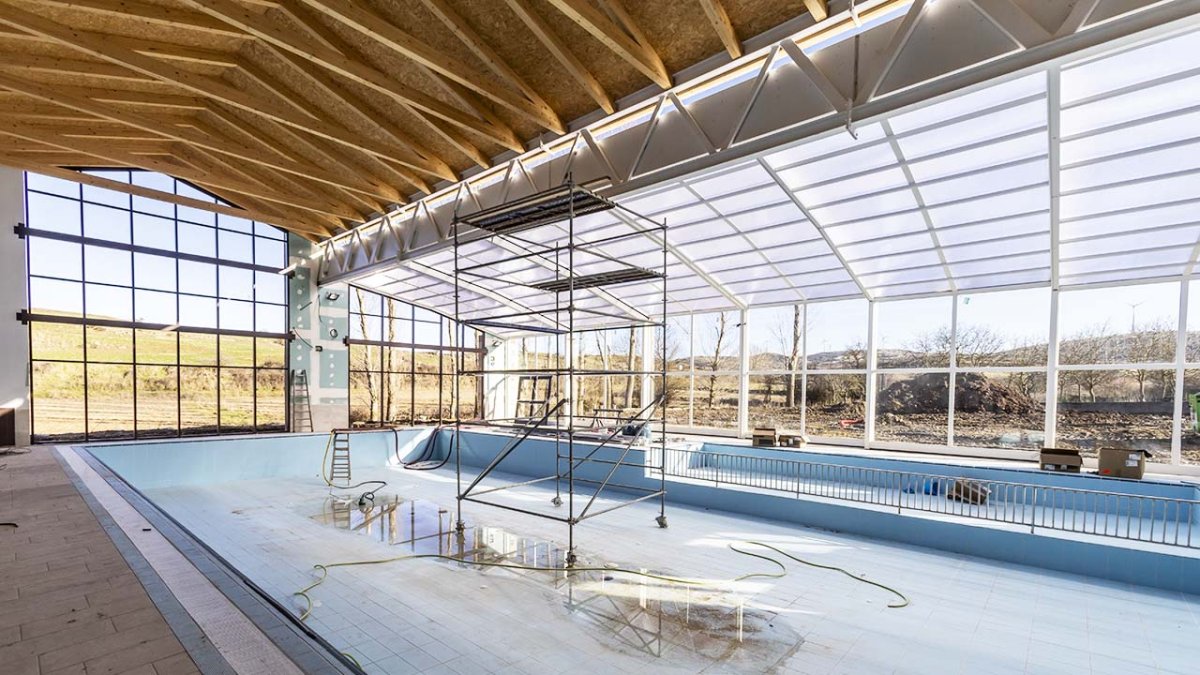 Espectacular piscina de este pueblo de Soria en una imagen del remate de las obras.