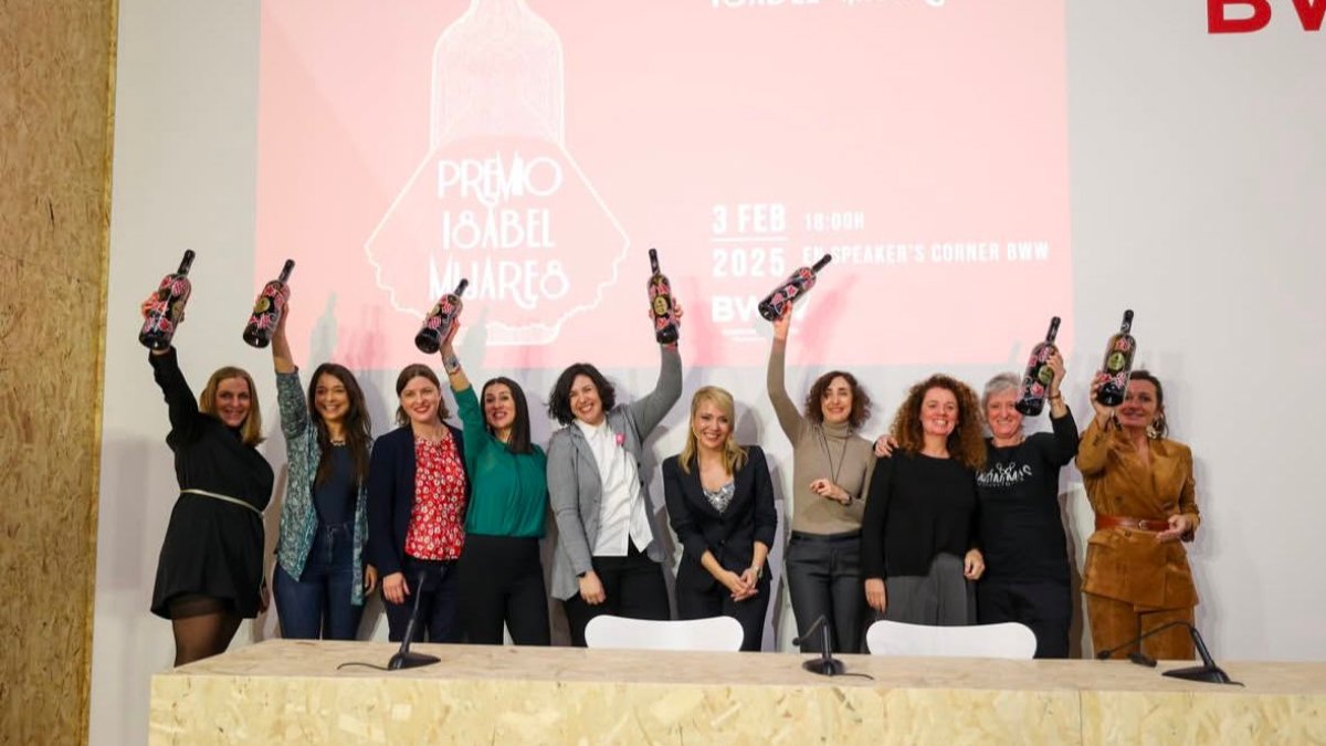 Ana Carazo, la segunda por la izquierda, junto al resto de premiadas de otras categorías.