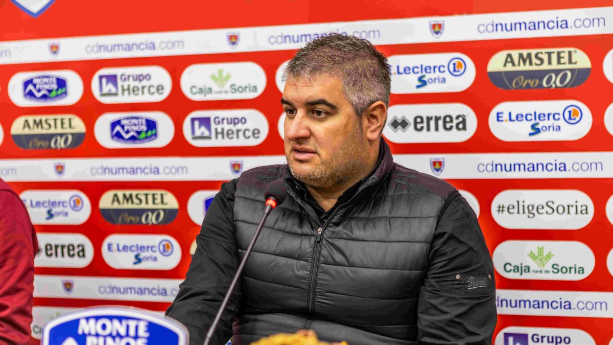 Álex Huerta en la sala de prensa de Los Pajaritos.