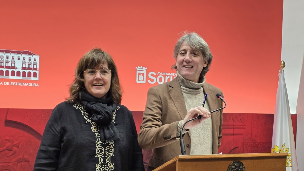 La concejala de Obras, Ana Alegre, y el alcalde, Carlos Martínez.