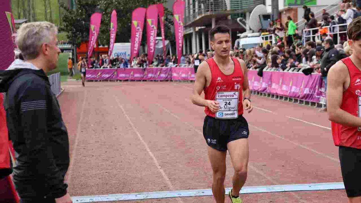 Hugo de Miguel tiene la mejor marca en la prueba de 3.000 metros.