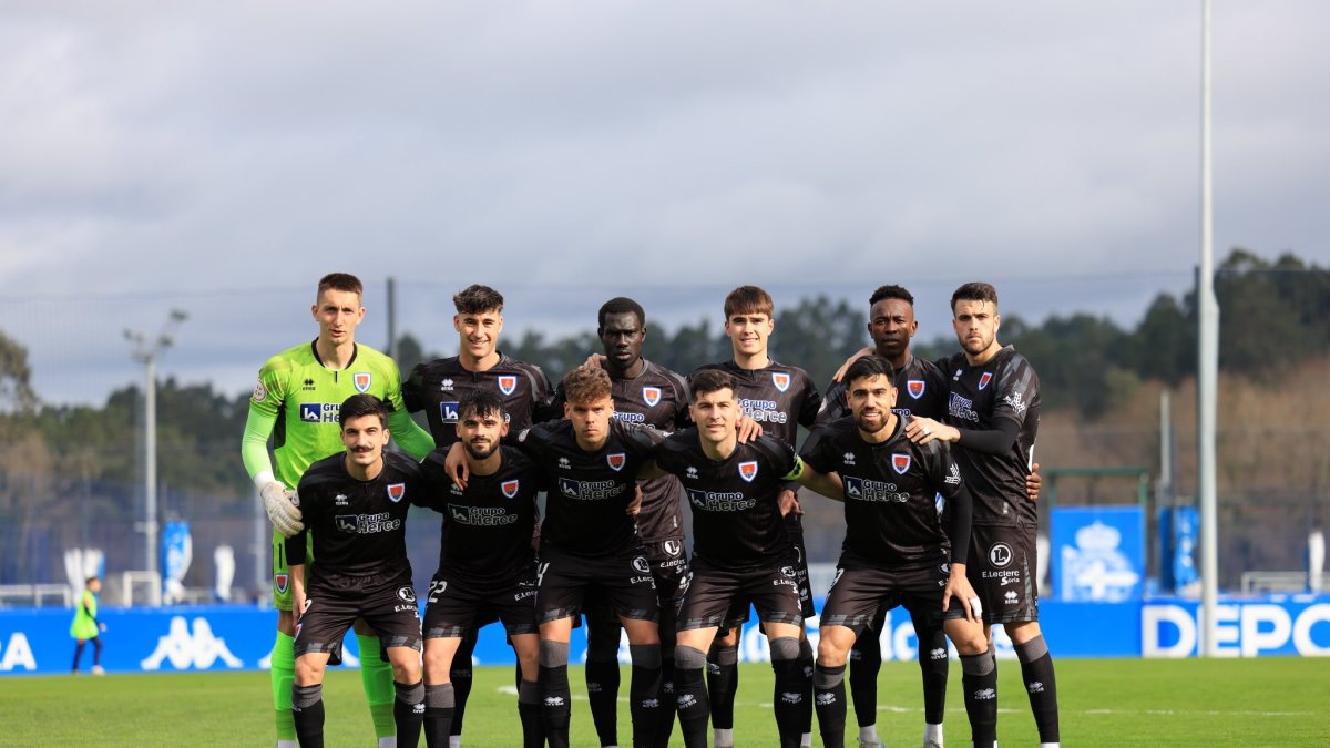 Once del Numancia en la matinal del domingo en Abegondo.