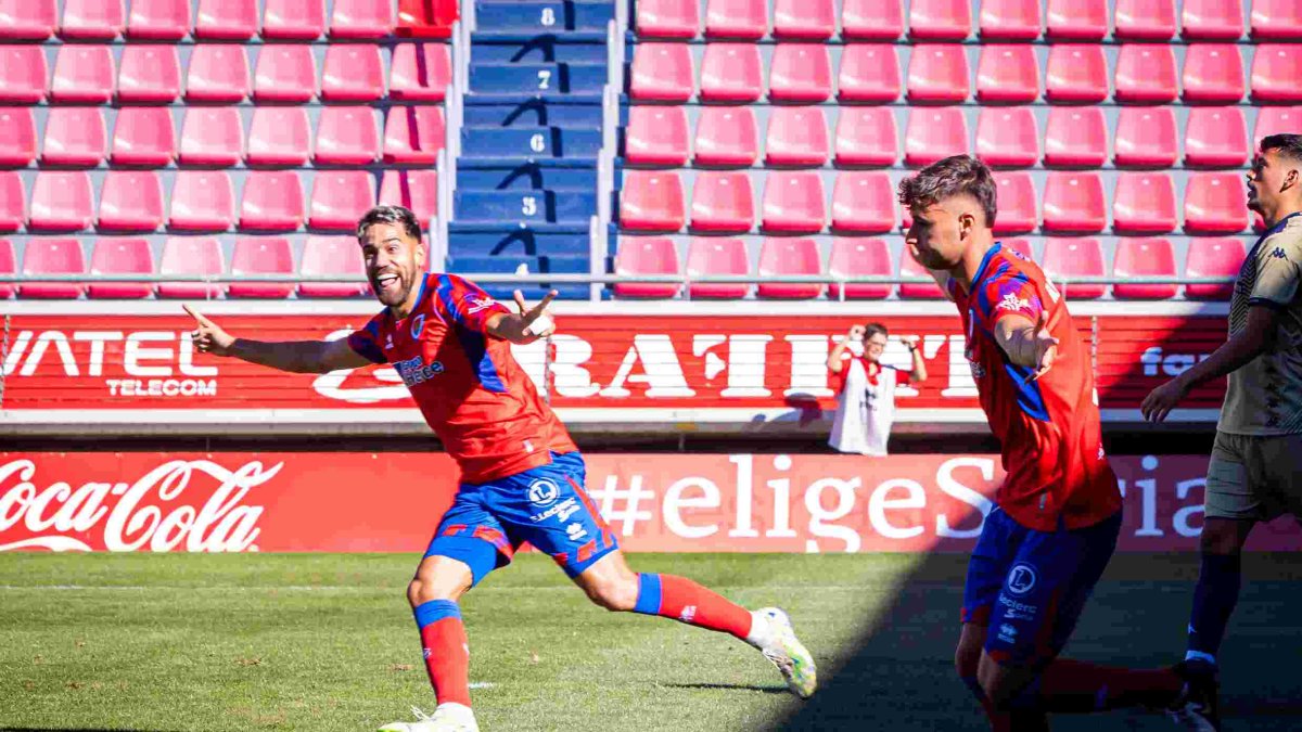 Dieste celebra un gol con el Numancia la pasada temporada.