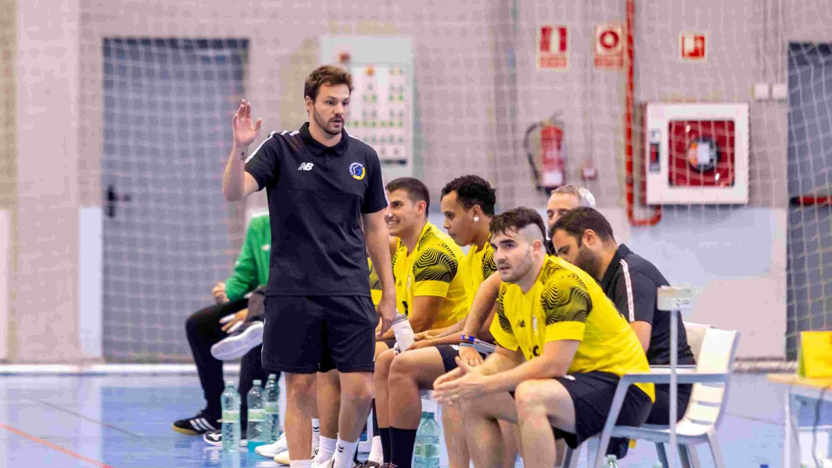 El BM Soria de Castellarnau podrá contar este domingo con Rubén Etayo tras superar su lesión.