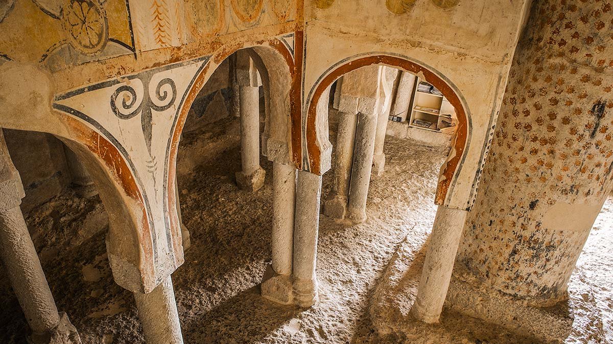 Espectacular interior de la ermita de San Baudelio.