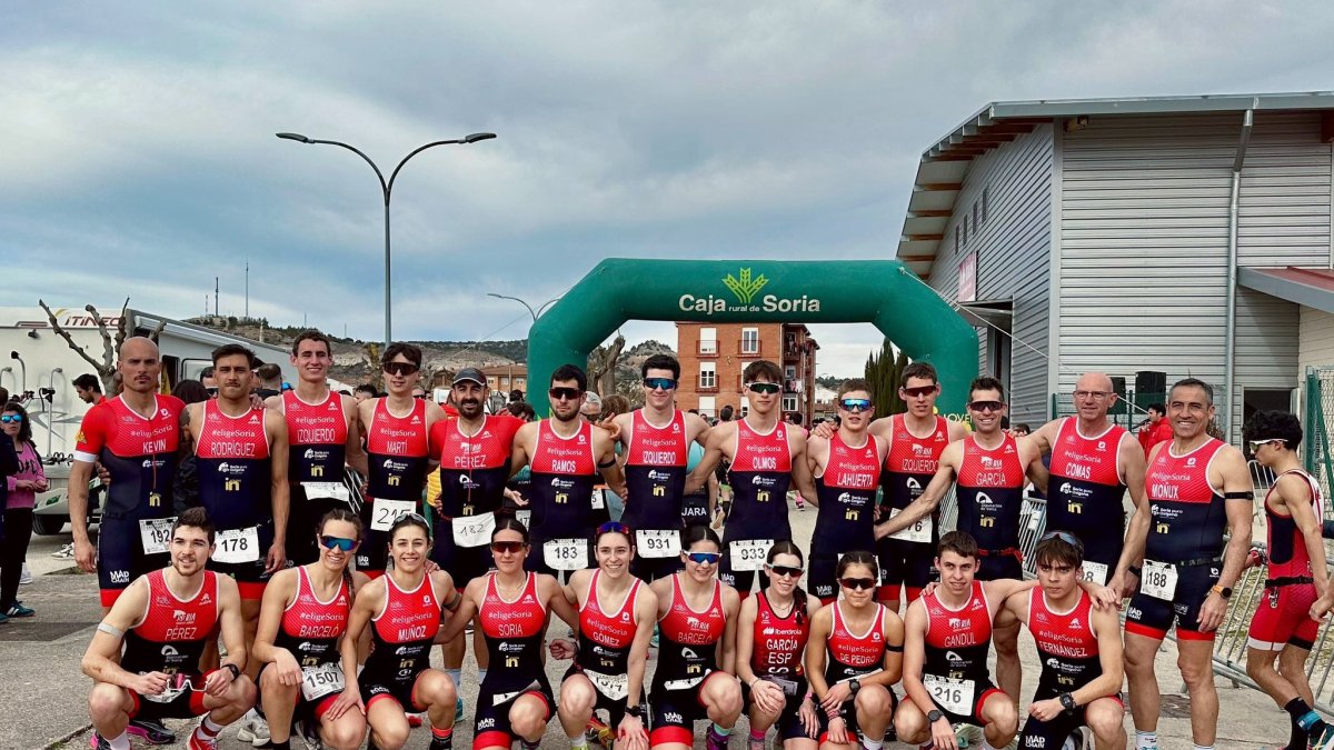 Parte del Deporama Triatlón Soriano durante una competición.